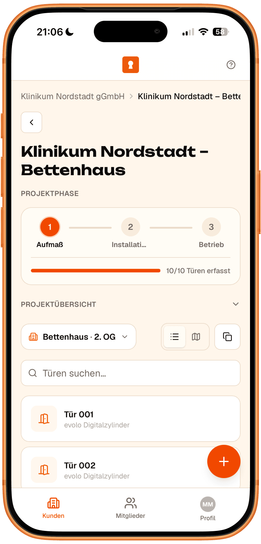 Keyra auf dem iPhone: Projekt „Klinikum Nordstadt – Bettenhaus“ in der Phase Aufmaß, 10 von 10 Türen erfasst, darunter die Türliste mit evolo Digitalzylindern.